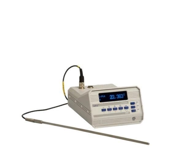 CTR2000 precizni termometer se uporablja kot referenčni instrument za testiranje, regulacijo in kalibracijo temperaturnih merilnih instrumentov.