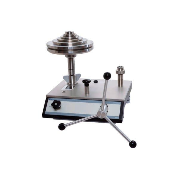 The CPB5800 Hydraulic Pressure Equalizer (Dead Weight Tester) is used for calibration of pressure devices
