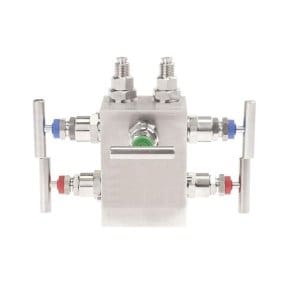 IV50 razdelilnik s tremi ventili za kompenzacijo tlaka, ločevanje, odstranjevanje in odzračevanje merilnikov diferencialnega tlaka.