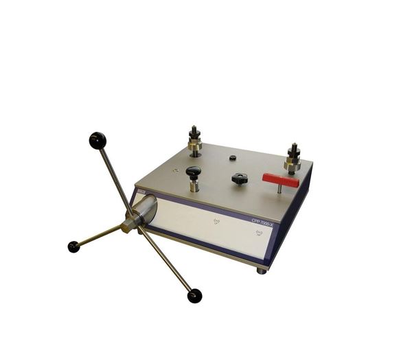 CPP7000-X hidravlična primerjalna testna tlačilka služi kot generator tlaka za testiranje, umerjanje merilnikov tlaka s primerjalnimi meritvami.