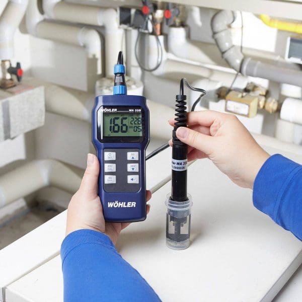 The Wöhler WA 335 heating water quality analyser is a high-performance water analyser specifically designed for the assessment of heating water quality.